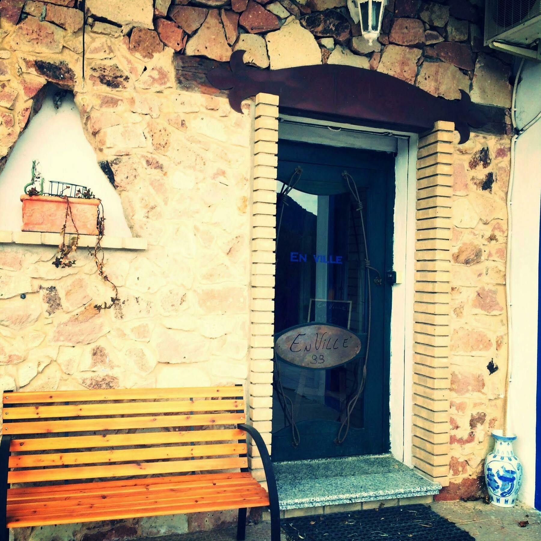 En Ville Bed And Breakfast 贡内萨 外观 照片